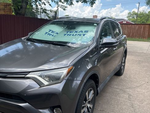 Used 2016 Toyota RAV4 XLE FWD image 1