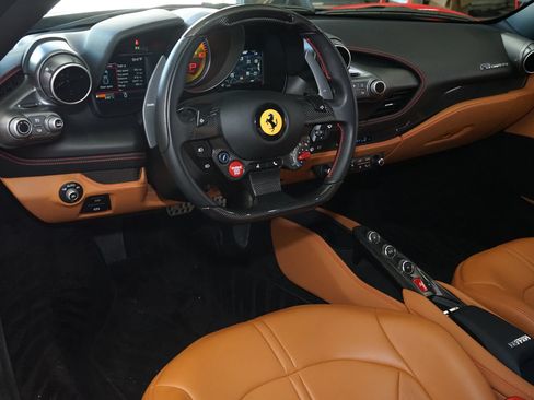 Used 2021 Ferrari F8 Tributo RWD image 9