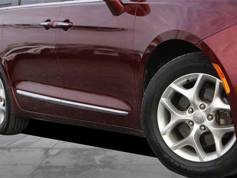 Used 2017 Chrysler Pacifica Touring-L Plus w/ Tire & Wheel Group image 3