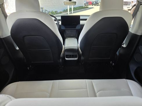 Used 2023 Tesla Model Y Long Range AWD/4WD image 31