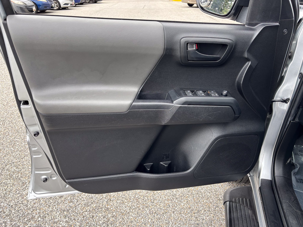 Used 2022 Toyota Tacoma SR w/ SR Convenience Package RWD image 16