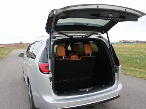 Used 2022 Chrysler Pacifica Pinnacle image 36