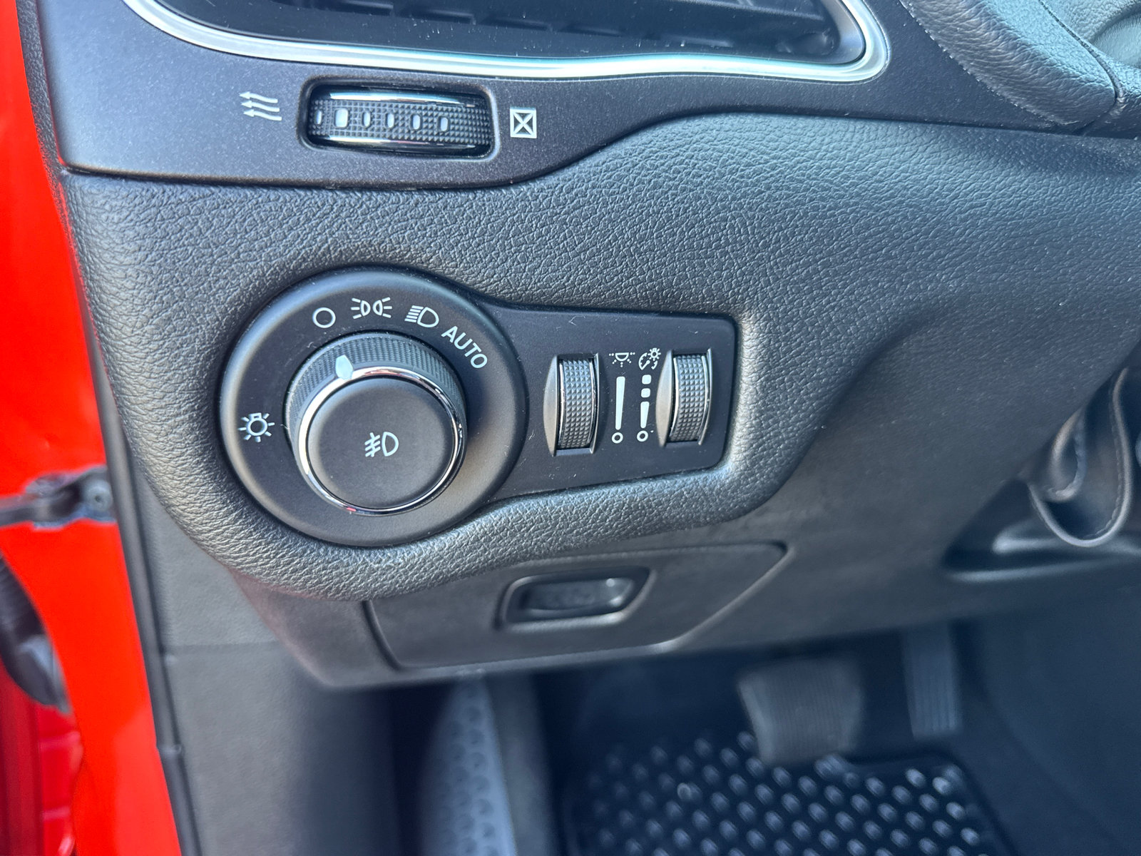 Used 2021 Jeep Cherokee Trailhawk AWD/4WD image 15