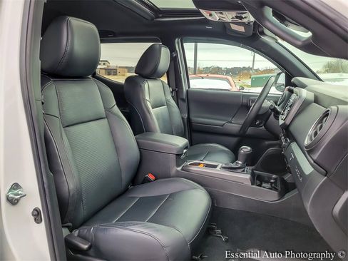 Used 2023 Toyota Tacoma TRD Off-Road w/ TRD Premium Off Road Package image 34