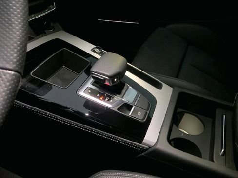 Used 2024 Audi Q5 e Prestige w/ Prestige Package image 16