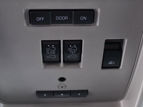 Used 2017 GMC Sierra 1500 SLT w/ SLT Premium Package image 34