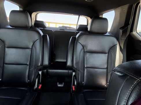 Used 2022 Chevrolet Traverse LT w/ Midnight/Sport Edition image 24