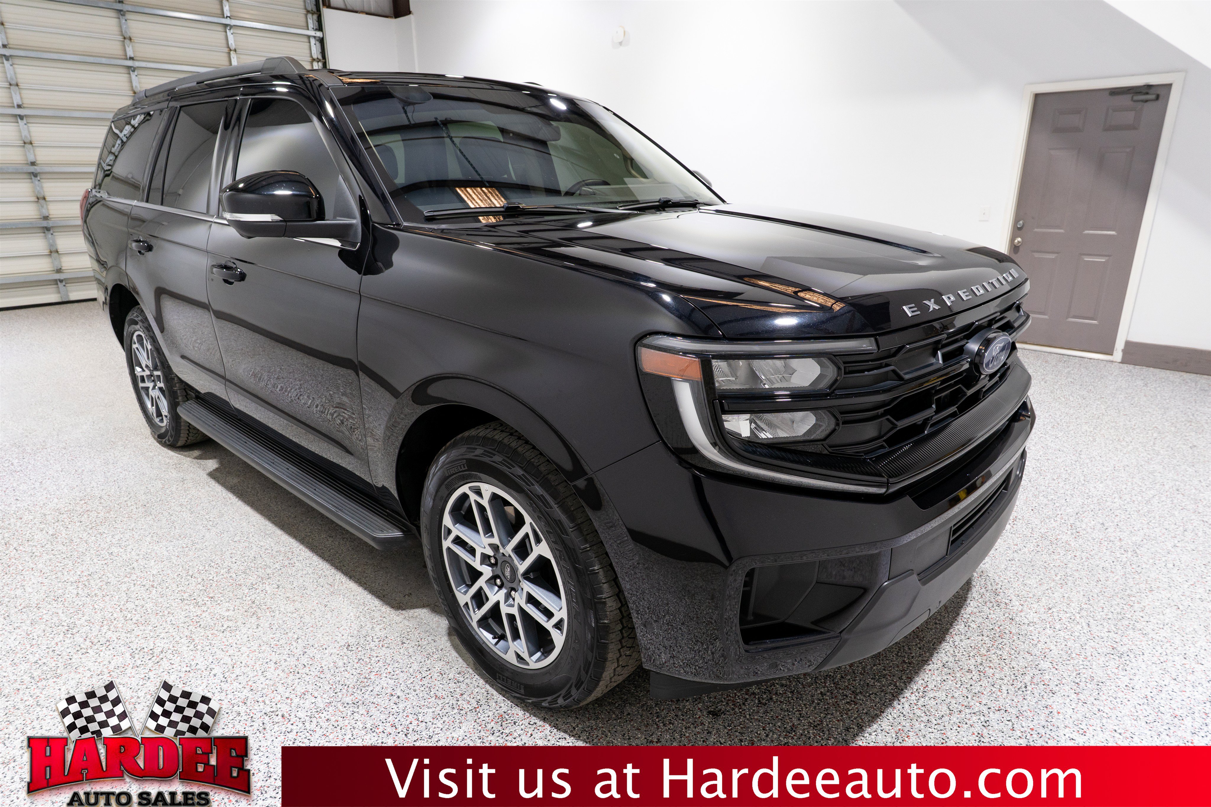 Used 2025 Ford Expedition Active AWD/4WD image 6