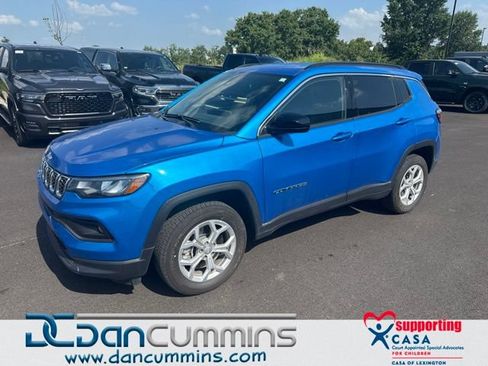 Used 2024 Jeep Compass Latitude AWD/4WD image 1