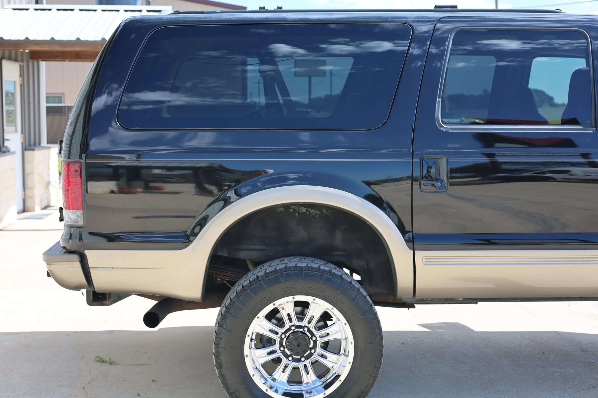 Used 2005 Ford Excursion Eddie Bauer AWD/4WD image 15
