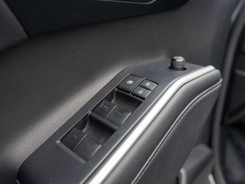 Used 2022 Toyota Highlander XLE image 15