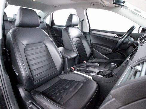 Used 2015 Volkswagen Passat 1.8T SE image 21
