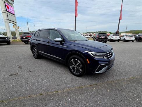 Used 2024 Volkswagen Tiguan Wolfsburg Edition image 5