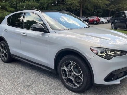 Used 2025 Alfa Romeo Stelvio Sprint AWD/4WD image 2