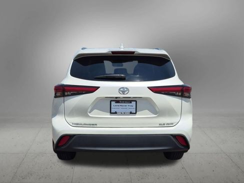 Used 2021 Toyota Highlander XLE AWD/4WD image 5