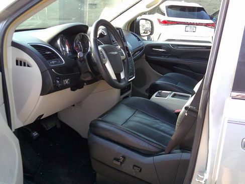 Used 2015 Chrysler Town & Country Touring-L w/ Driver Convenience Group FWD image 23