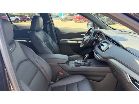Used 2023 Cadillac XT4 Premium Luxury w/ Technology Package AWD/4WD image 13