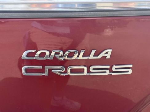 Used 2023 Toyota Corolla Cross LE image 9
