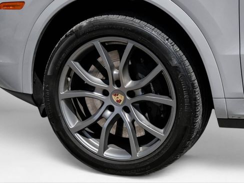 Used 2023 Porsche Cayenne Turbo AWD/4WD image 58