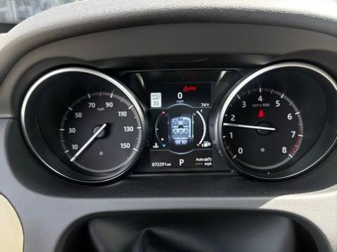 Used 2017 Land Rover Discovery Sport HSE image 9