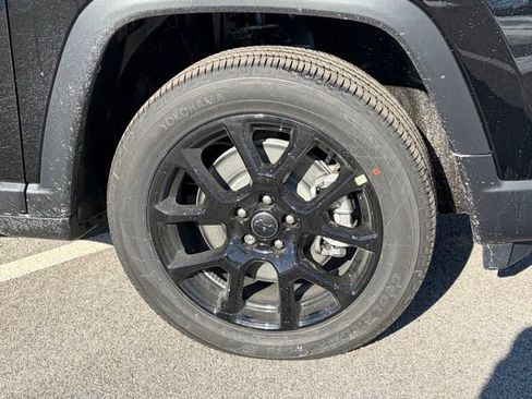 New 2026 Jeep Compass Latitude image 10