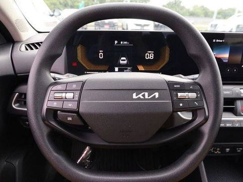 Used 2025 Kia K4 FWD image 10