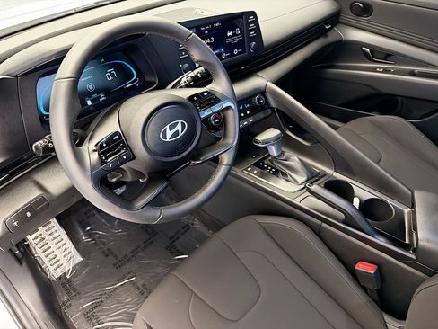Used 2025 Hyundai Elantra Sport FWD image 7