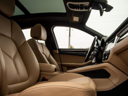 Certified 2021 Porsche Macan image 43