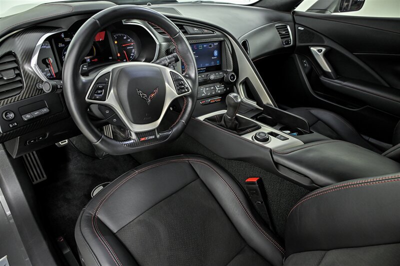 Used 2016 Chevrolet Corvette Z06 w/ 3LZ Preferred Equipment Group RWD image 16
