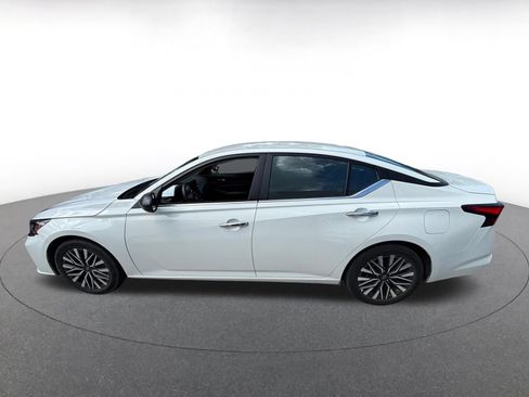 Used 2025 Nissan Altima 2.5 SV FWD image 8