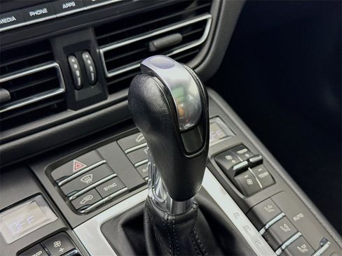 Used 2020 Porsche Macan image 21