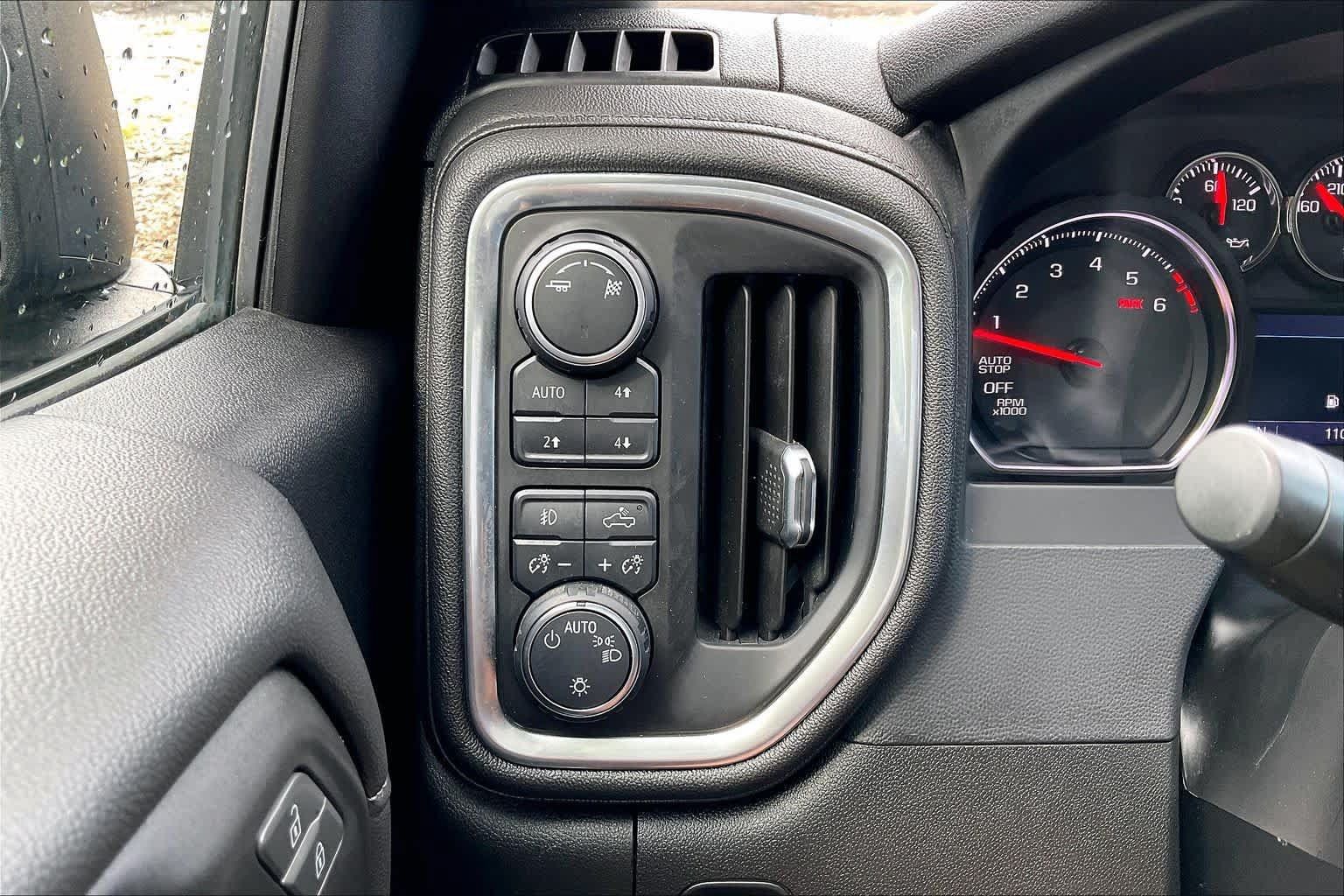 Used 2019 Chevrolet Silverado 1500 RST AWD/4WD image 32