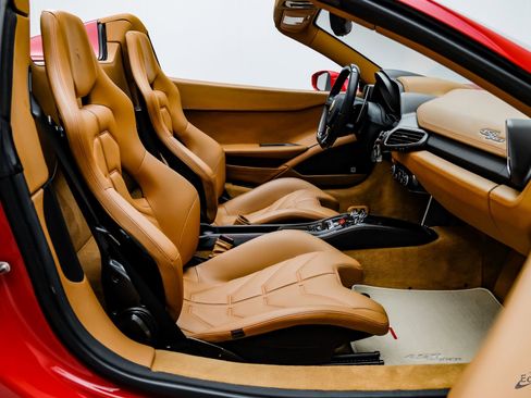 Used 2013 Ferrari 458 Spider image 65