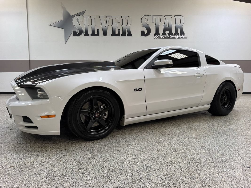 Used 2014 Ford Mustang GT RWD image 1