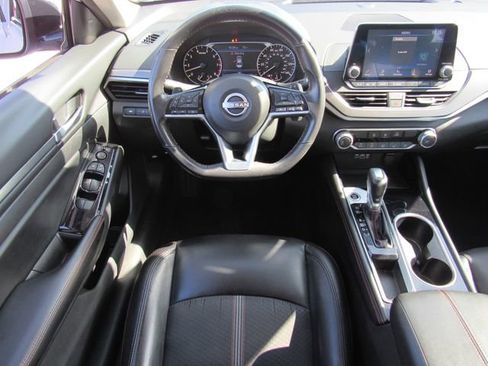 Used 2024 Nissan Altima 2.5 SR FWD image 16