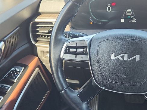 Used 2023 Kia Telluride EX w/ EX Captain's Chair Package AWD/4WD image 15