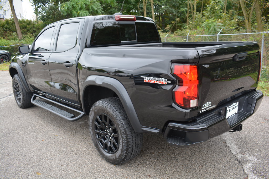 Used 2023 Chevrolet Colorado Trail Boss AWD/4WD image 7