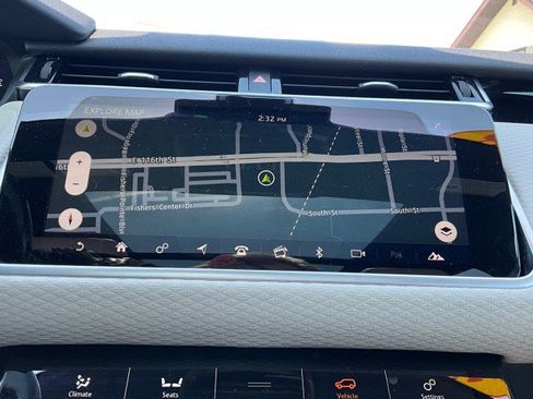 Used 2018 Land Rover Range Rover Velar R-Dynamic SE AWD/4WD image 20