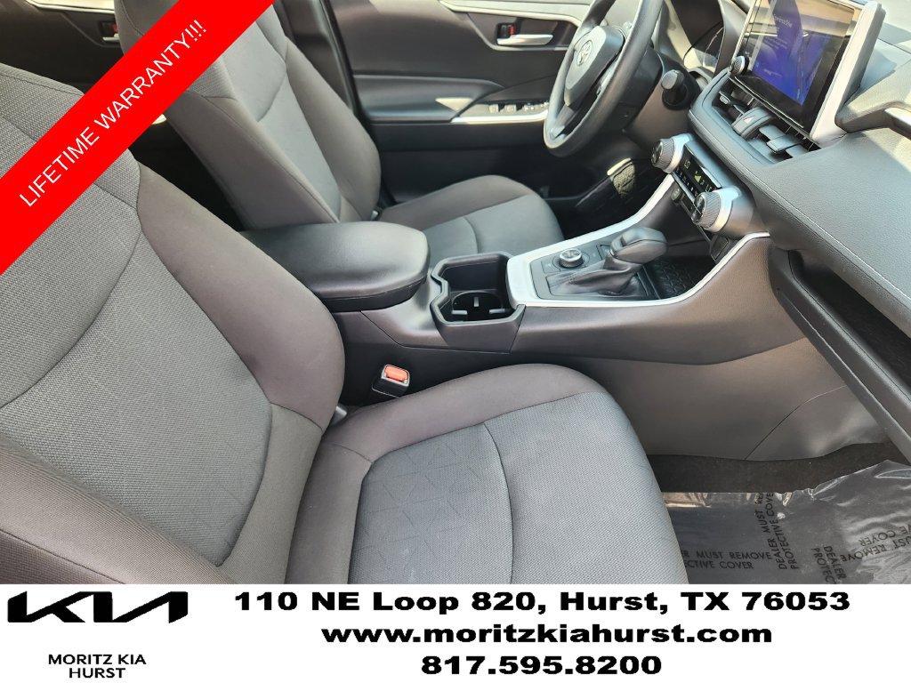 Used 2025 Toyota RAV4 XLE AWD/4WD image 19