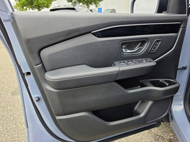 Certified 2025 Honda Pilot Touring image 17