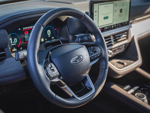 Certified 2025 Ford Explorer Platinum w/ Ultimate Package image 23