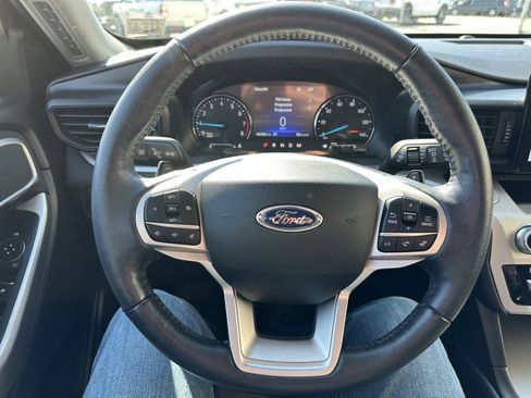 Used 2020 Ford Explorer XLT w/ Comfort Package image 14