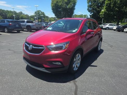 Used 2019 Buick Encore Essence w/ Experience Buick Package FWD image 4