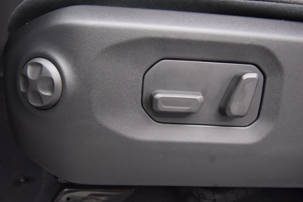 New 2026 Jeep Wrangler Unlimited Sahara AWD/4WD image 32