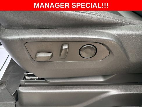 Used 2022 Chevrolet Tahoe Z71 w/ Z71 Off-Road Package AWD/4WD image 24