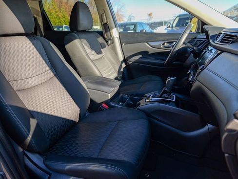 Used 2020 Nissan Rogue SV image 34