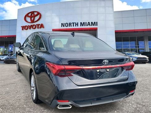 Used 2019 Toyota Avalon Limited image 3
