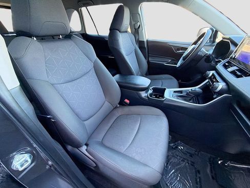 Used 2025 Toyota RAV4 XLE FWD image 26