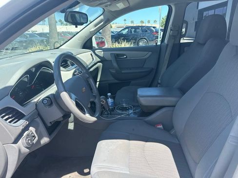 Used 2017 Chevrolet Traverse LT FWD image 16