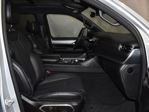 Used 2024 Jeep Wagoneer Series II image 40